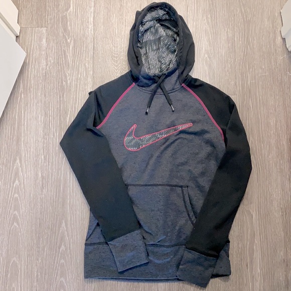Nike Tops - Nike Woman’s Sweatshirt